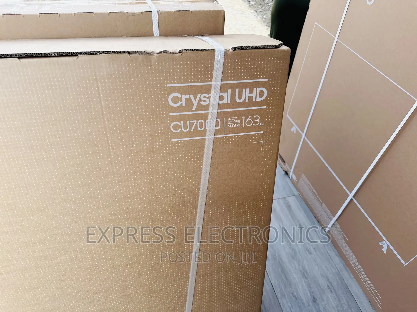 Sleek and Glossy UHD Samsung 65”Cu8000 Tv 