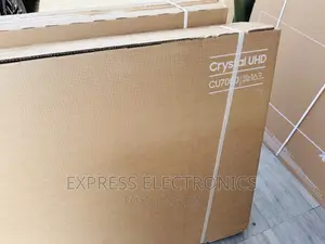 Shinnig Glossy UHD Smart 65”Cu8000 Samsung
