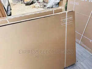 Glamorous Display UHD Smart Samsung 65”Cu8000