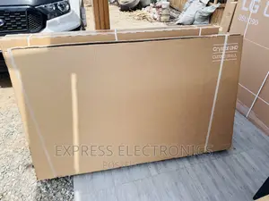 Immersive View Samsung UHD Smart 65”Au7092