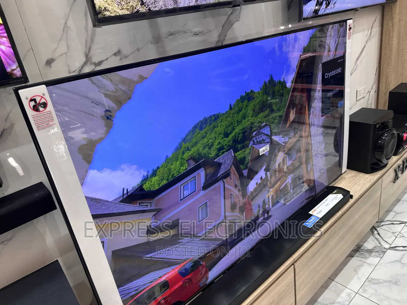 The Grand Cinema Display UHD Smart Samsung 85”Bu8000 Tv 