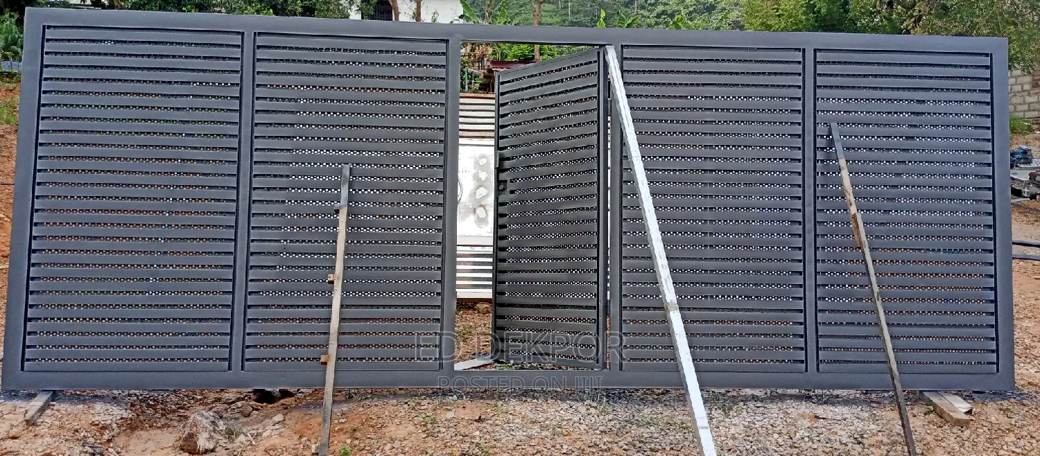 Transparent Gate