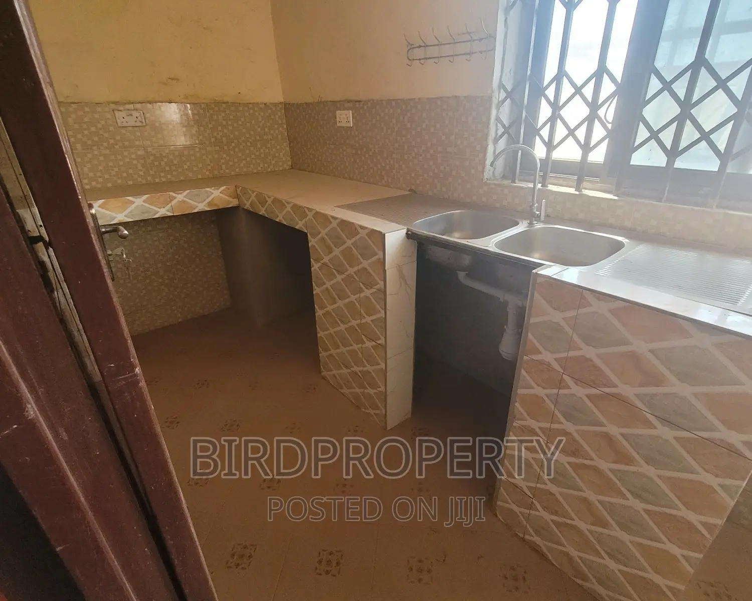 1bdrm Apartment in Birdproperty, School Junction for rent