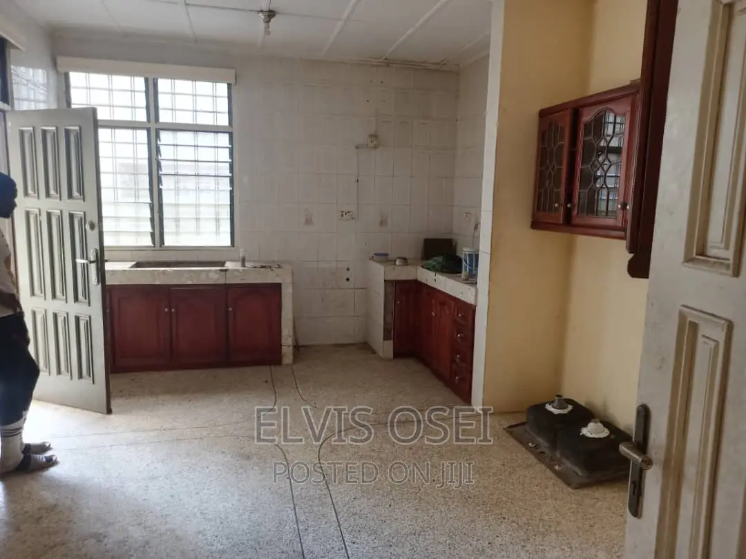 5bdrm House in Block Factory Crown, Weija for rent