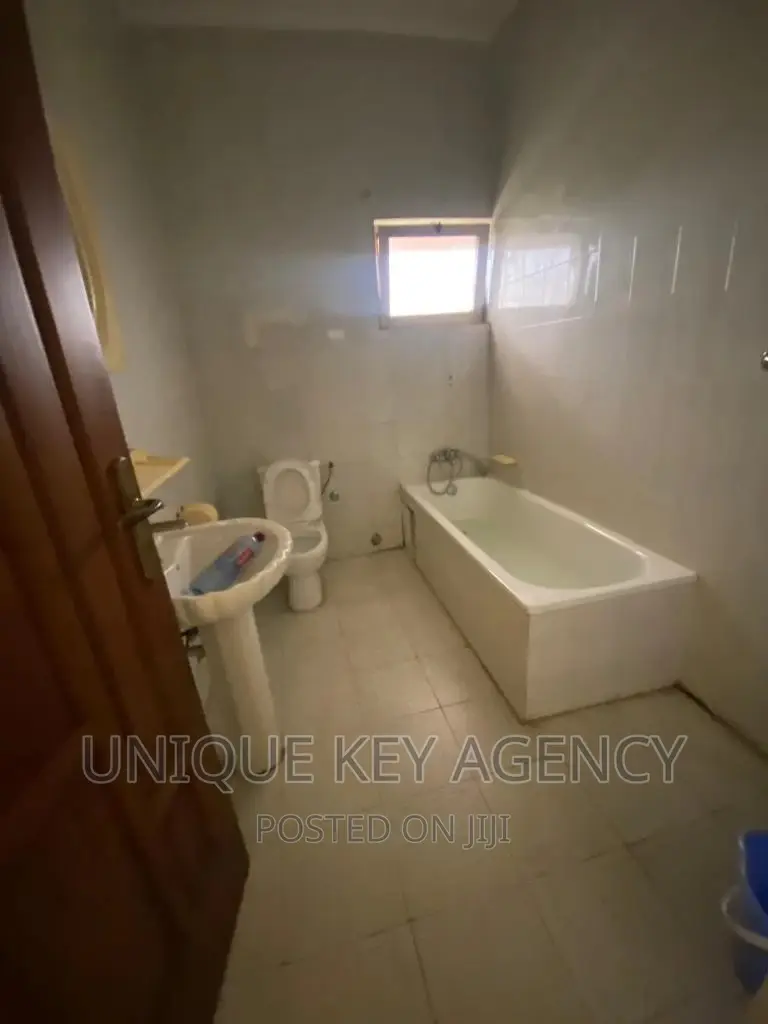 5bdrm House in Unique Key Agency, West Legon for sale