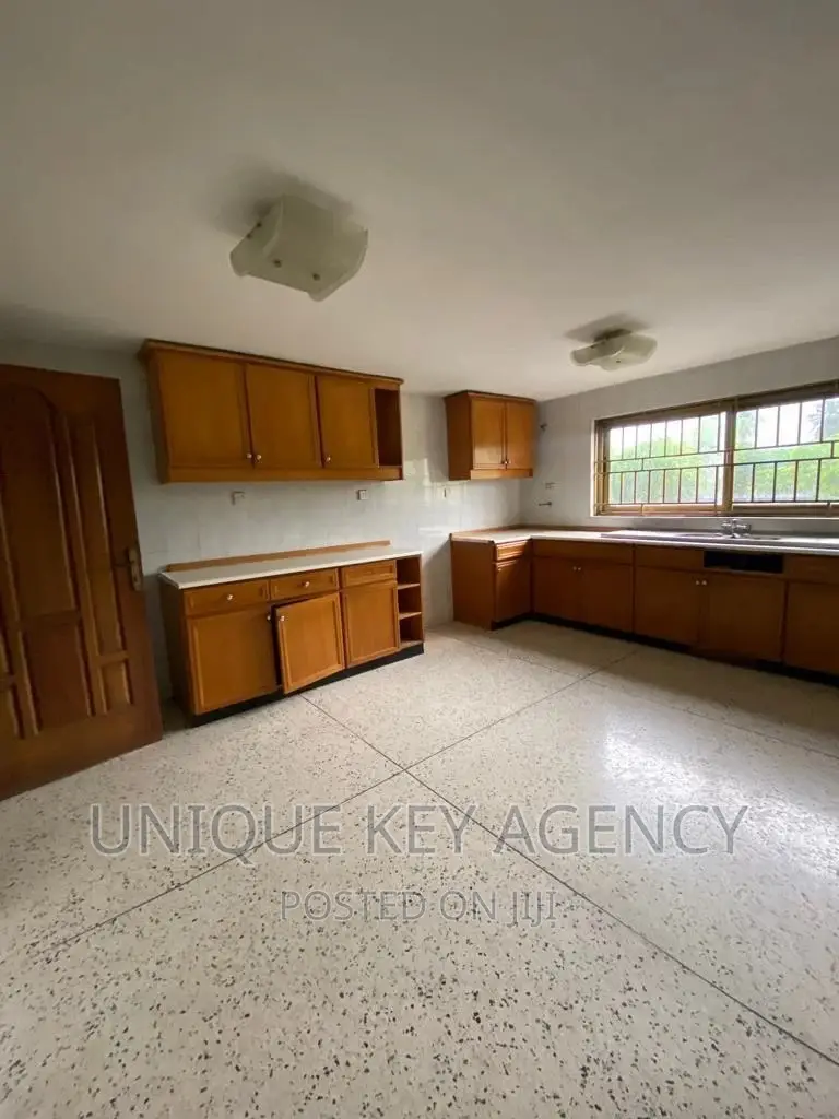 5bdrm House in Unique Key Agency, West Legon for sale