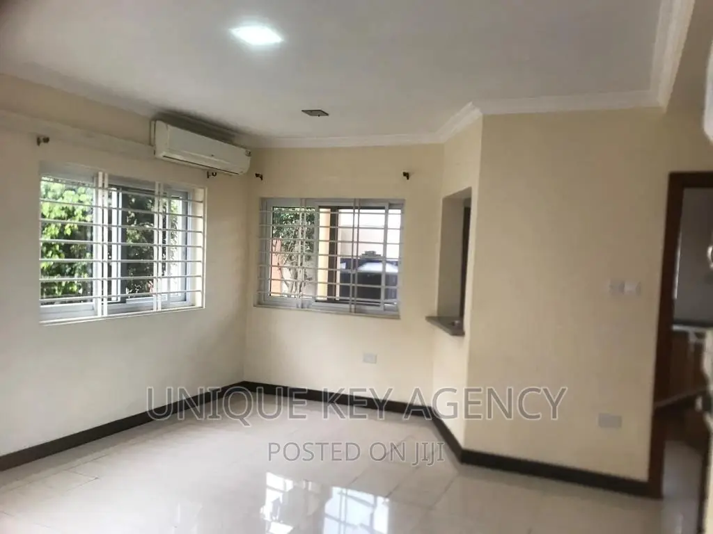 2bdrm Townhouse / Terrace in Unique Key Agency, Tesano for rent
