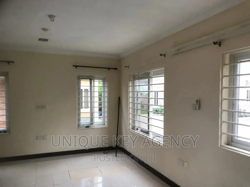2bdrm Townhouse / Terrace in Unique Key Agency, Tesano for rent