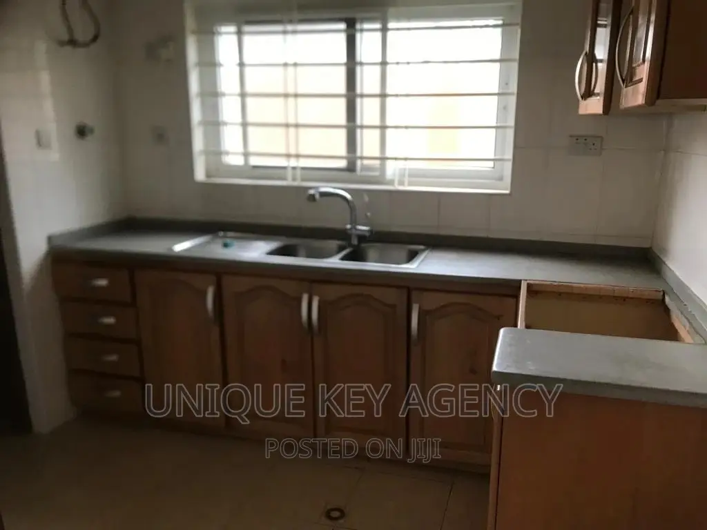 2bdrm Townhouse / Terrace in Unique Key Agency, Tesano for rent