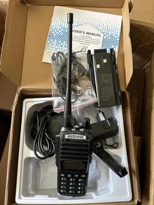 Walikie Talkie Baofeng Uv-82 With Earpiece (Dual Band) Radio