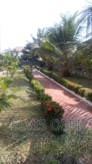 5bdrm House in White Cross Weija for sale