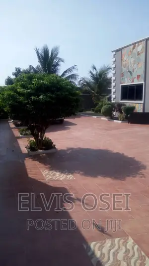 5bdrm House in White Cross Weija for sale