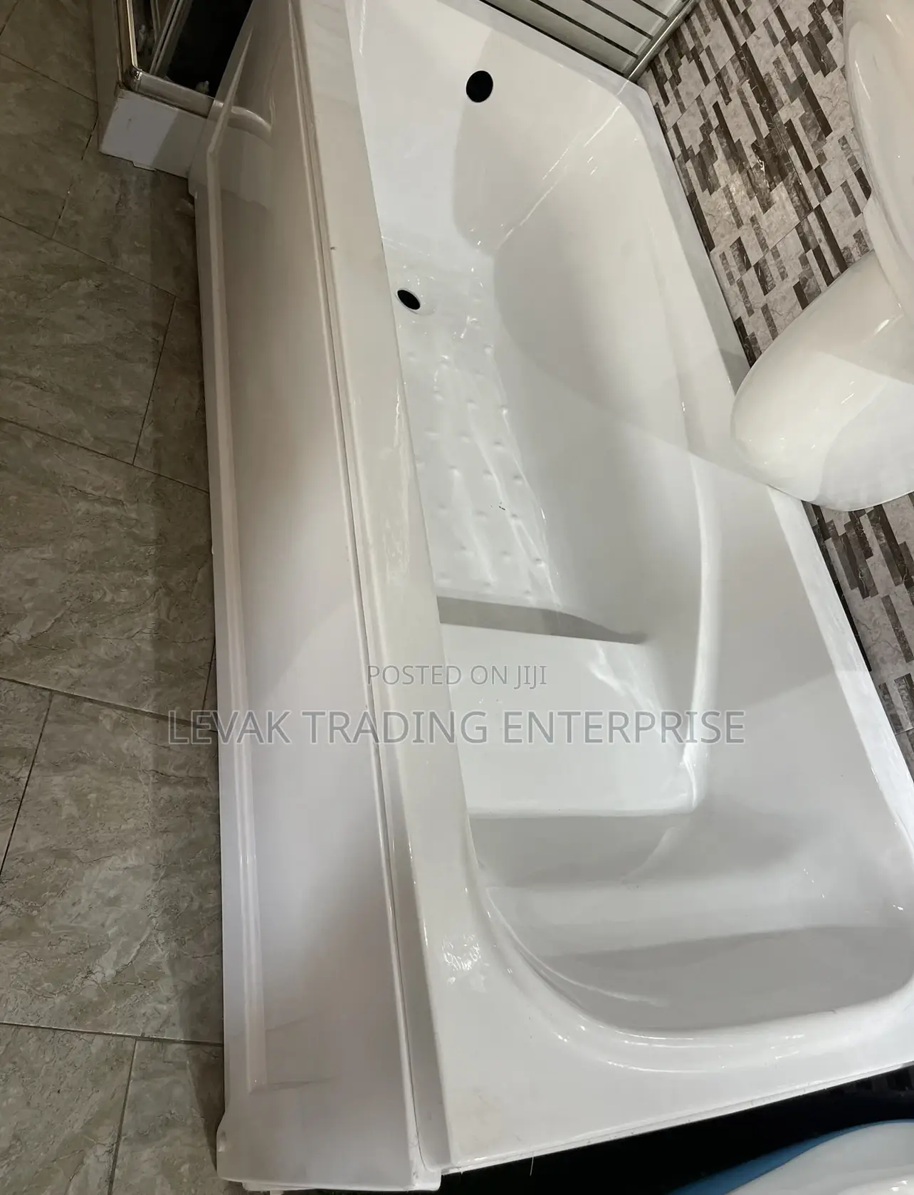 Bathtub- Seater Bathtub
