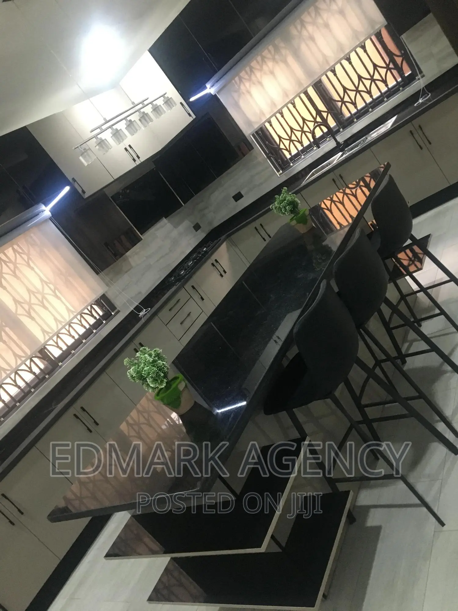 4bdrm House in East Airport, Accra Metropolitan for sale