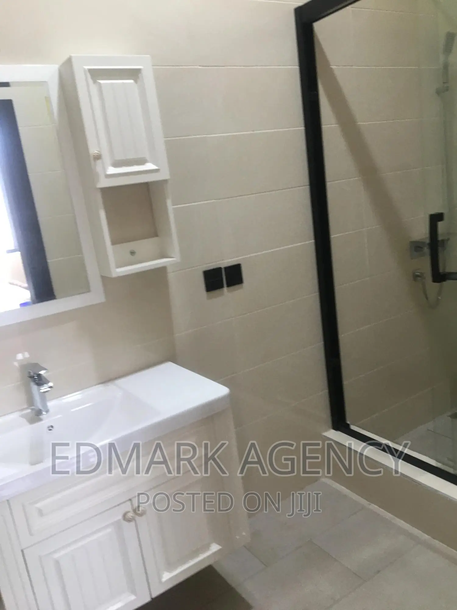 4bdrm House in East Airport, Accra Metropolitan for sale
