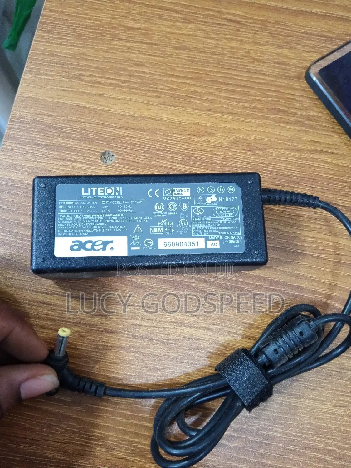 Acer Charger(Medium Pin)