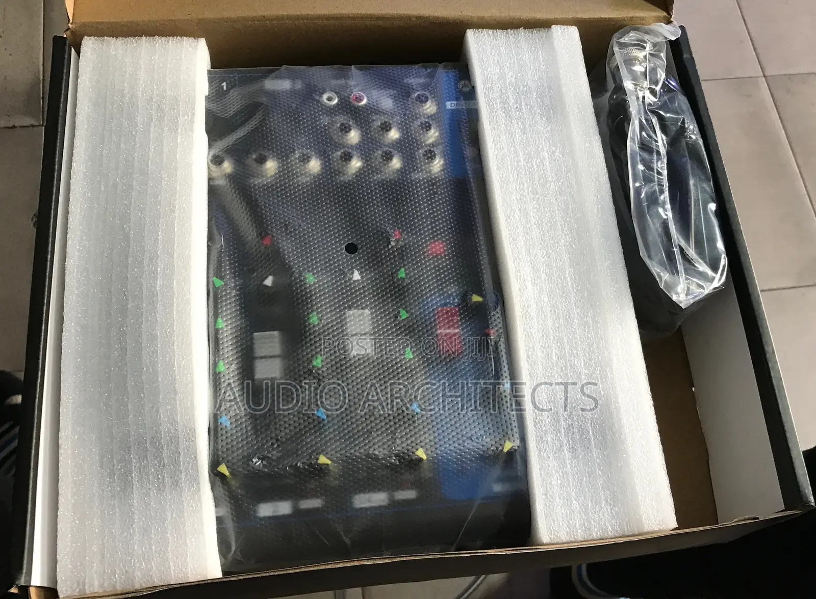 Yamaha 4 Channel Mixer F4