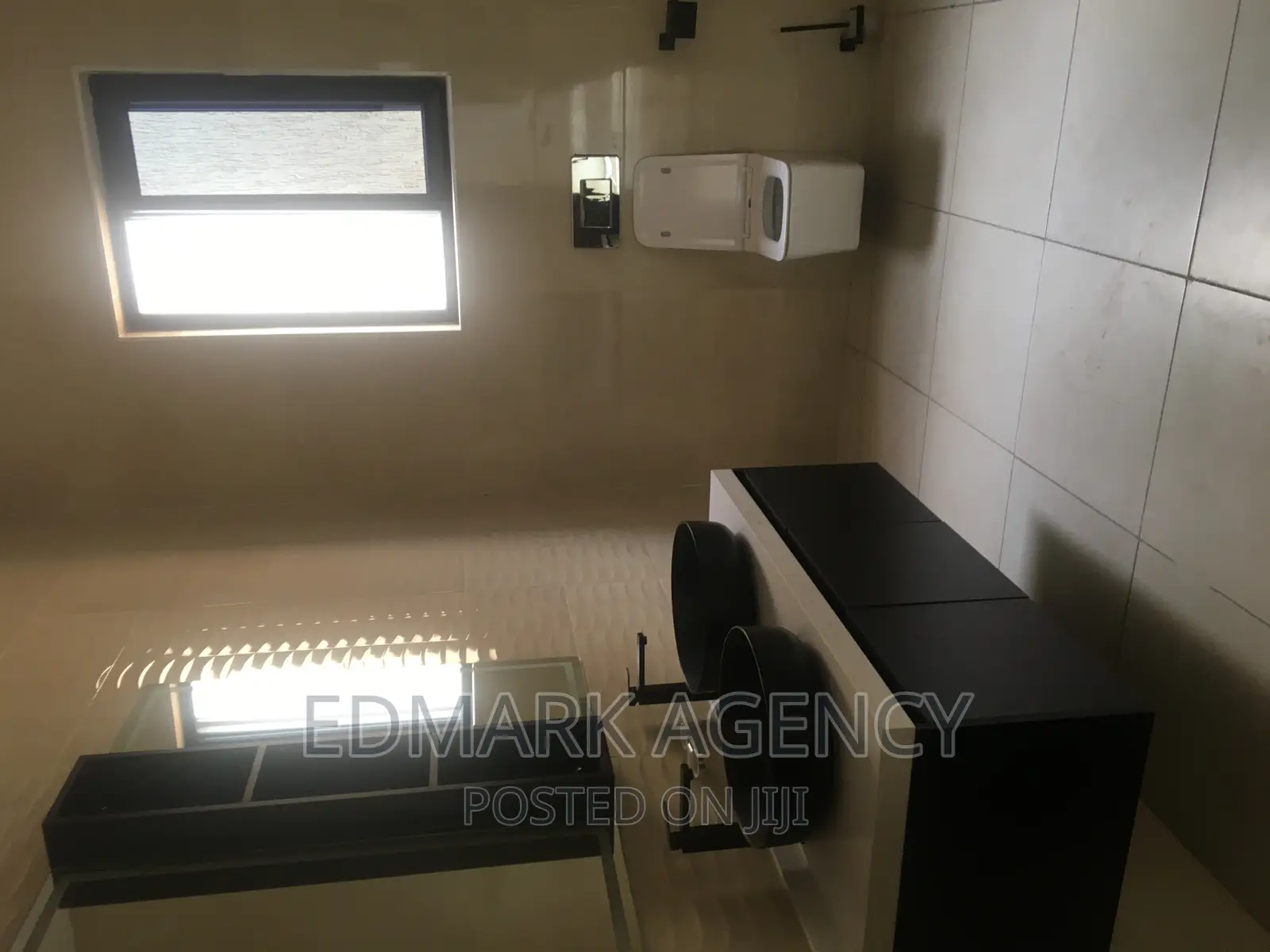 4bdrm House in East Airport, Accra Metropolitan for sale