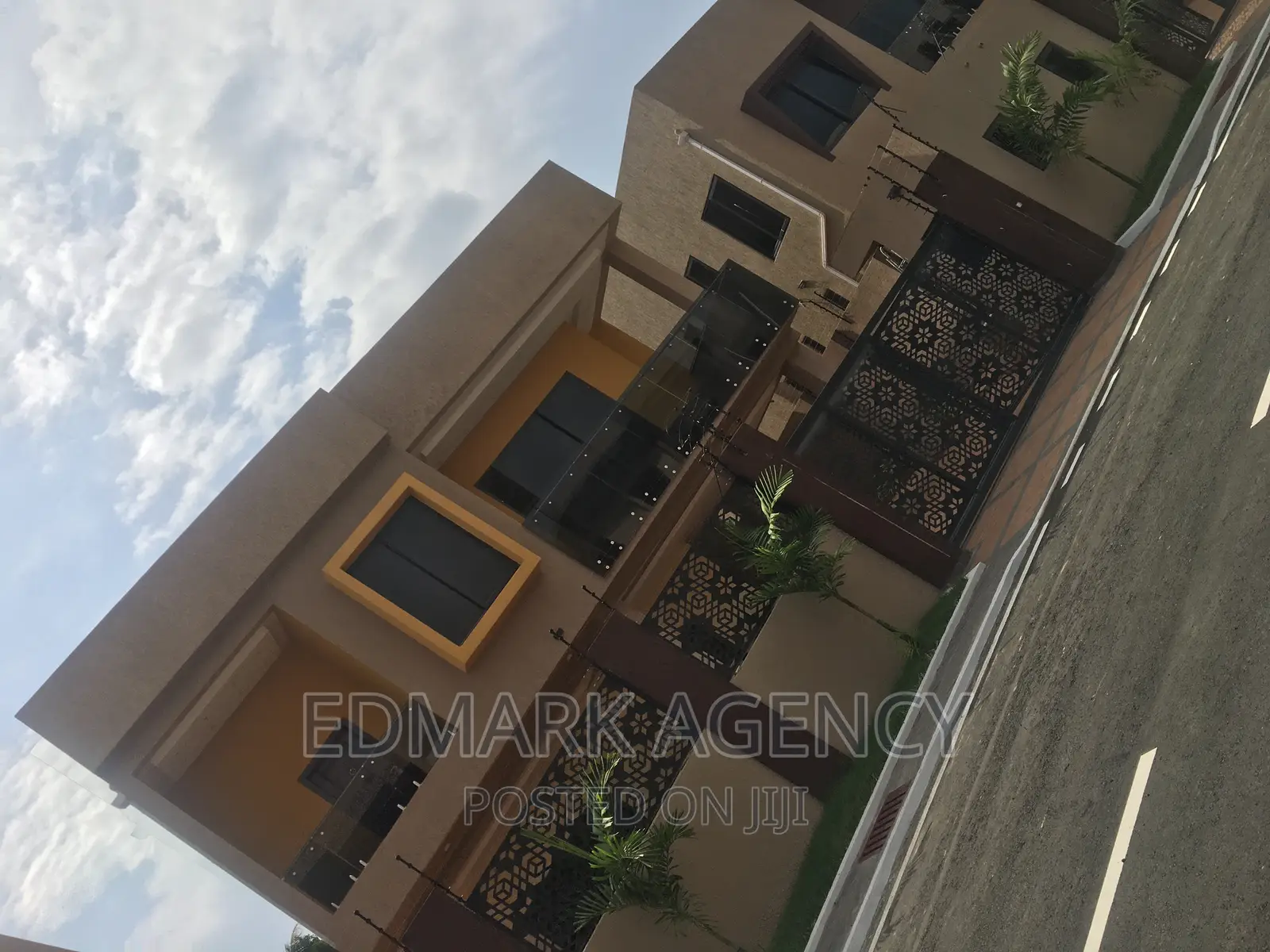 4bdrm House in East Airport, Accra Metropolitan for sale