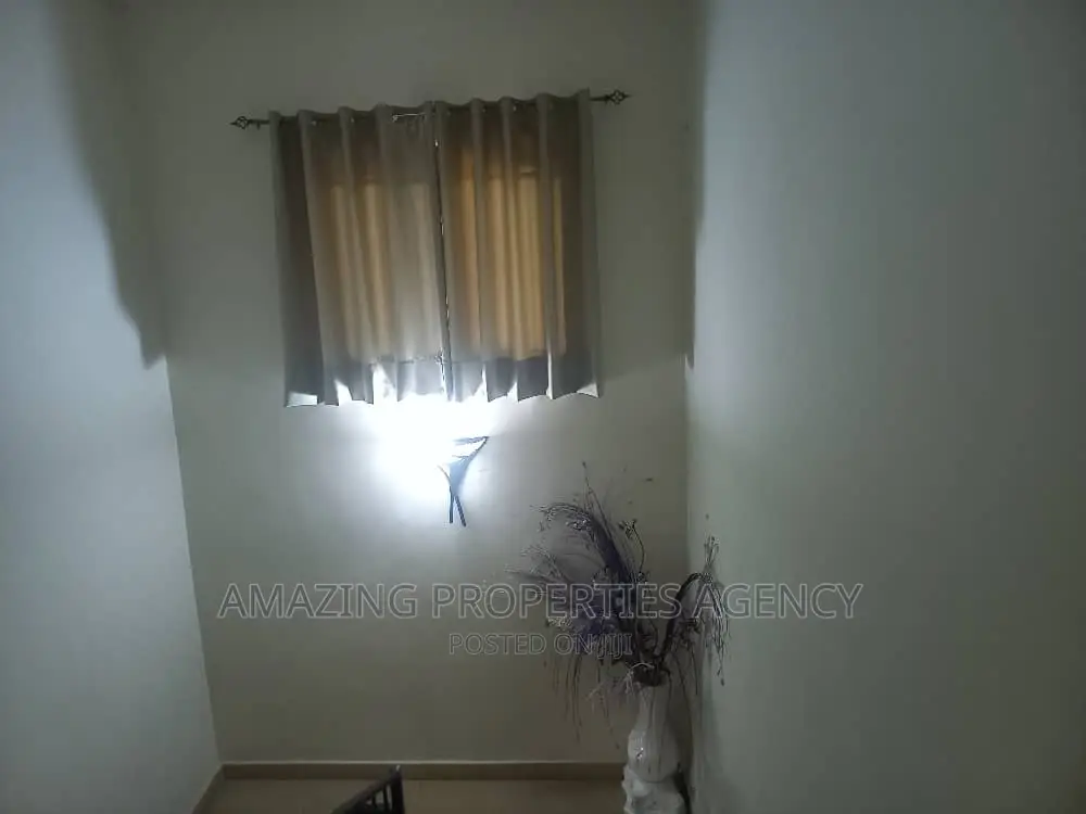 5bdrm House in Dzorwulu for sale