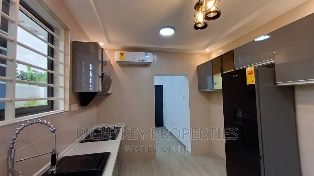 4bdrm Duplex in Knust Ahesan, Kumasi Metropolitan for sale