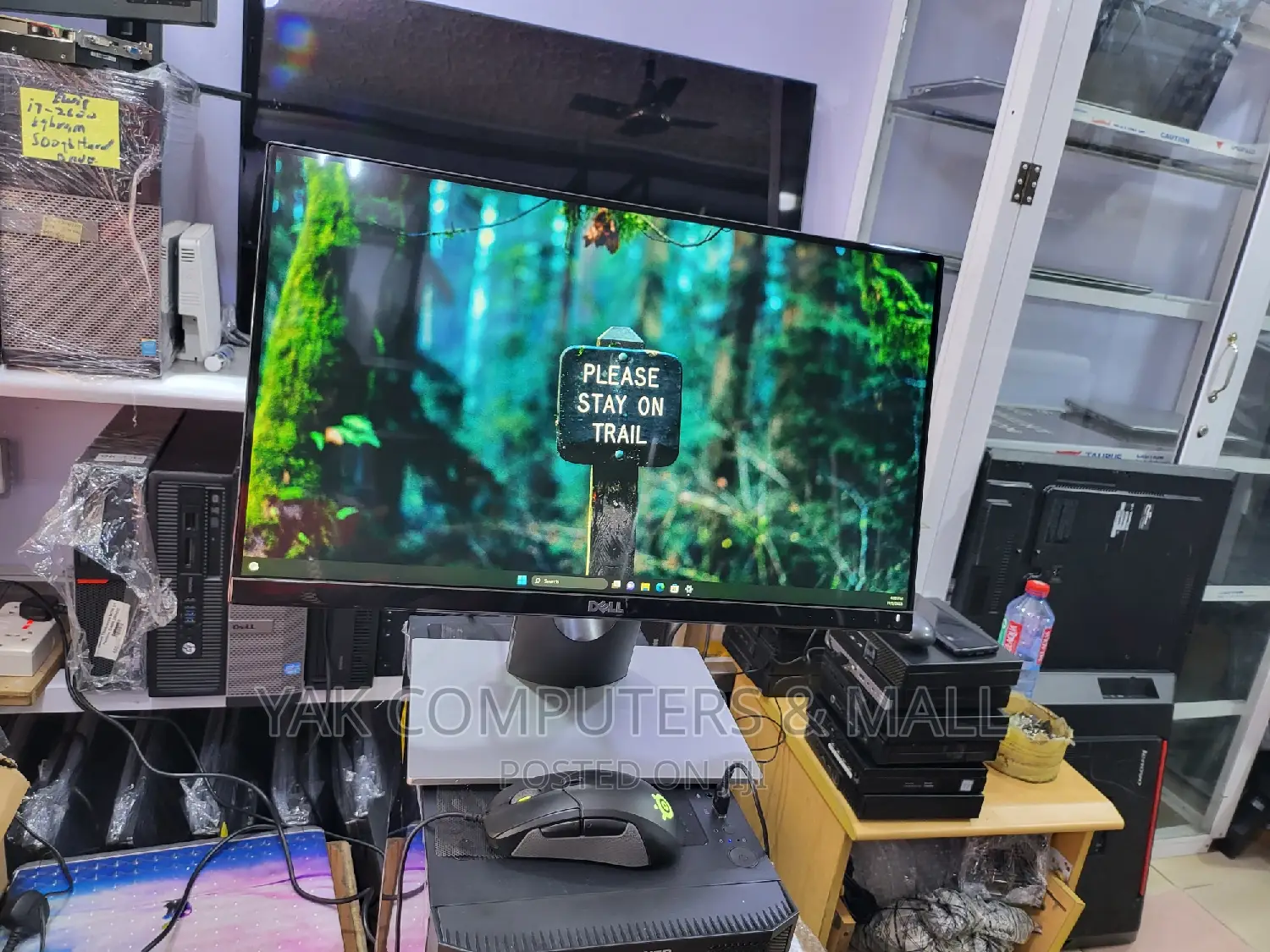 22 Inch Dell Ips Edgeles Monitor Full Hd Fir Ur Office Desk