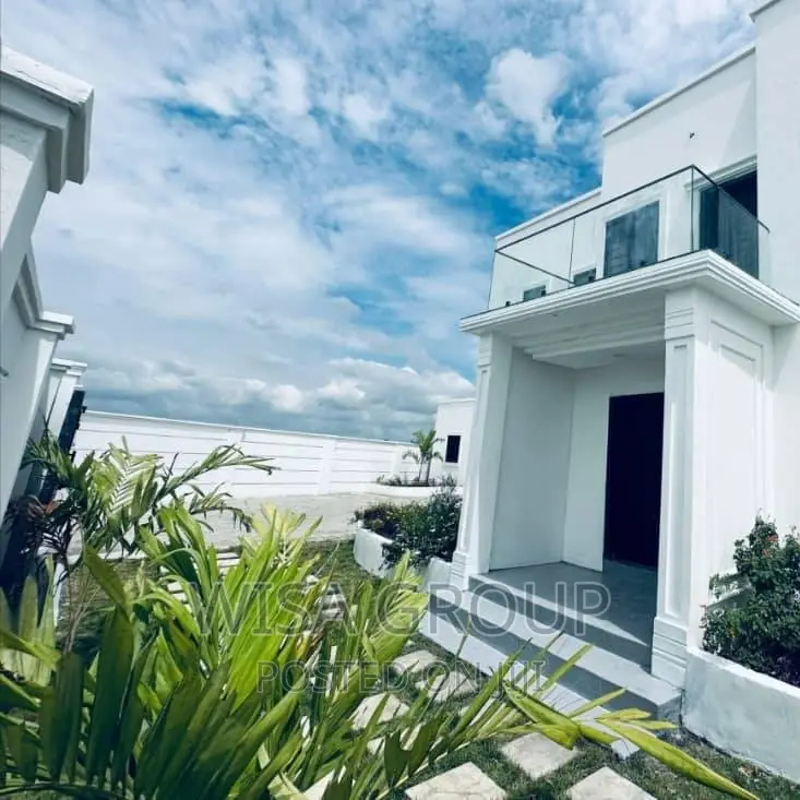 4bdrm Duplex in Wisa Groups, Accra Metropolitan for sale