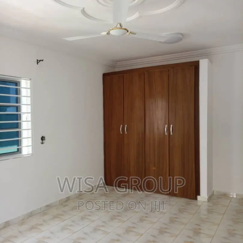 5bdrm Duplex in Accra Metropolitan for sale