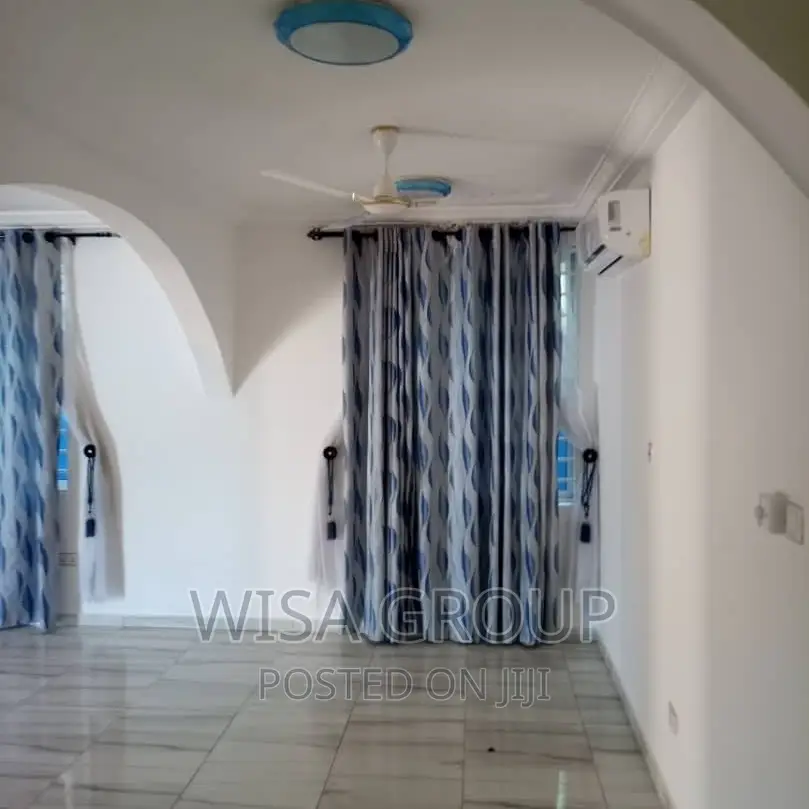 5bdrm Duplex in Accra Metropolitan for sale