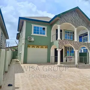 5bdrm Duplex in Accra Metropolitan for sale