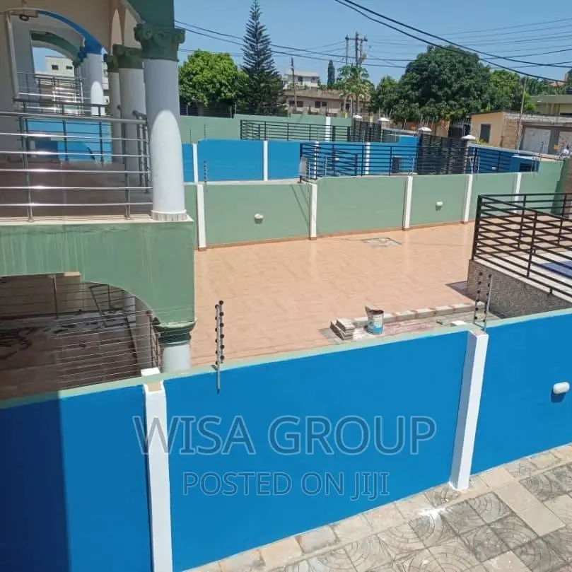 5bdrm Duplex in Accra Metropolitan for sale