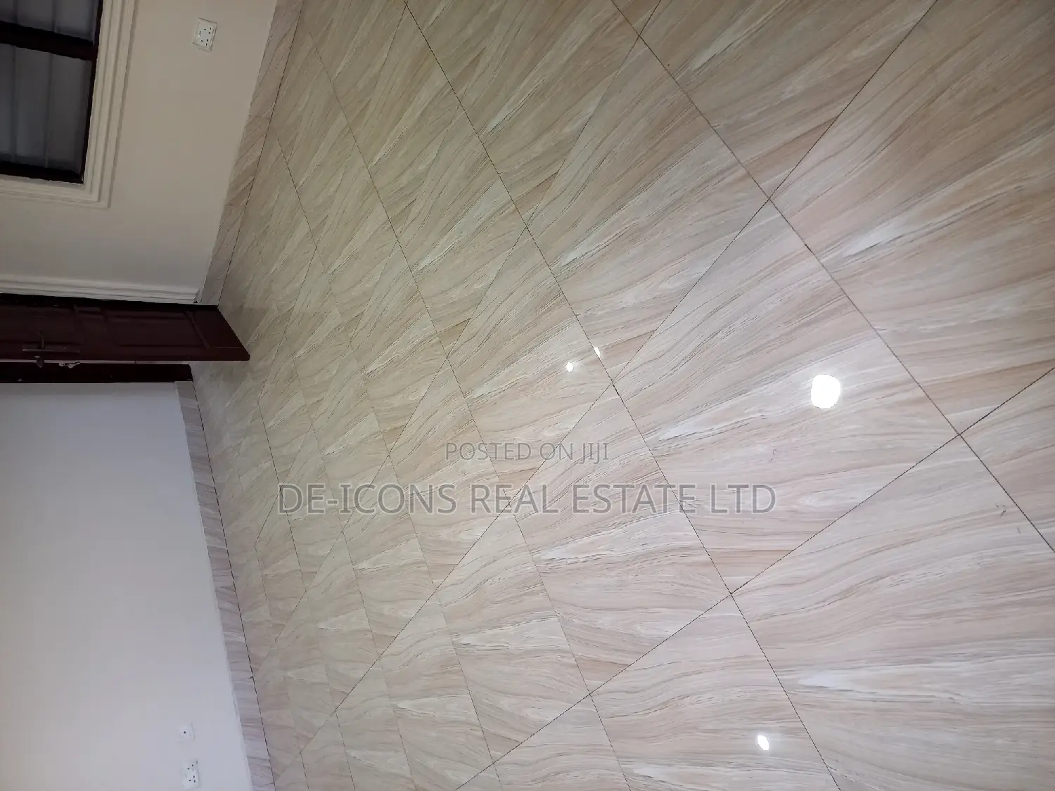 3bdrm Duplex in De-Icons Real Estate, Awutu Senya East Municipal