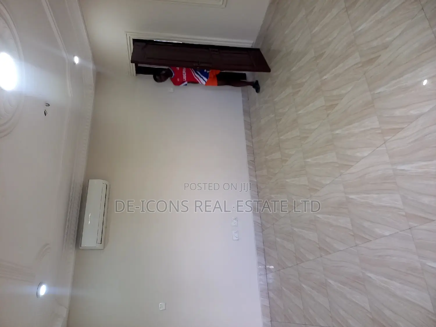 3bdrm Duplex in De-Icons Real Estate, Awutu Senya East Municipal