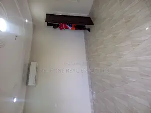 3bdrm Duplex in De-Icons Real Estate, Awutu Senya East Municipal