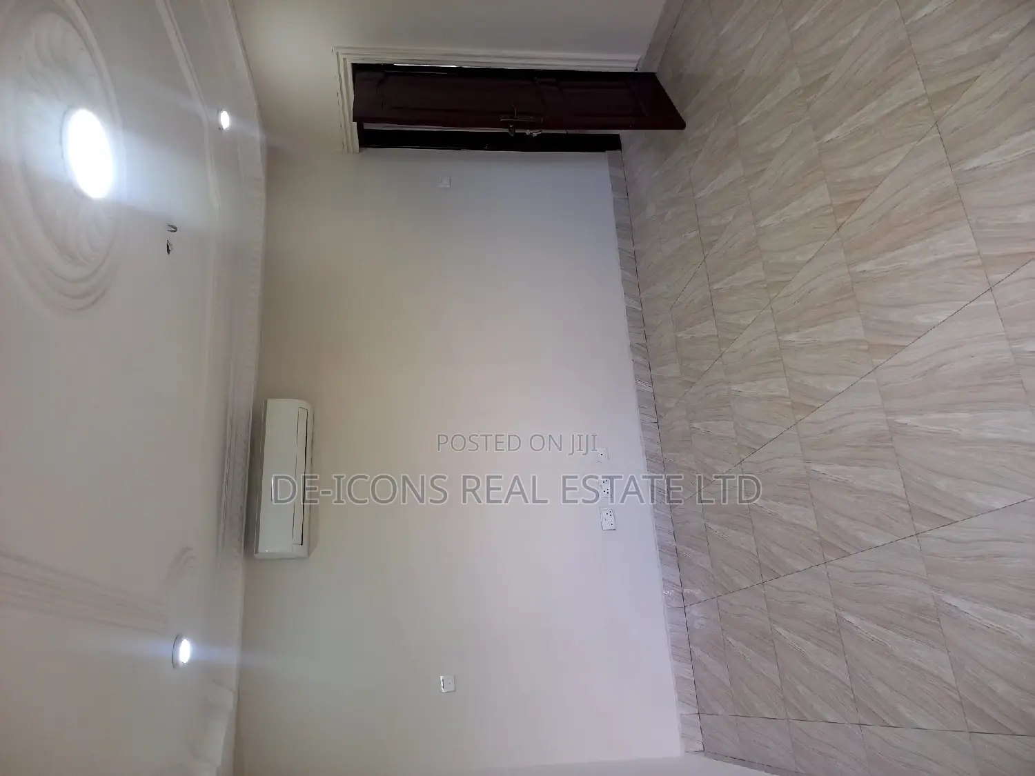 3bdrm Duplex in De-Icons Real Estate, Awutu Senya East Municipal