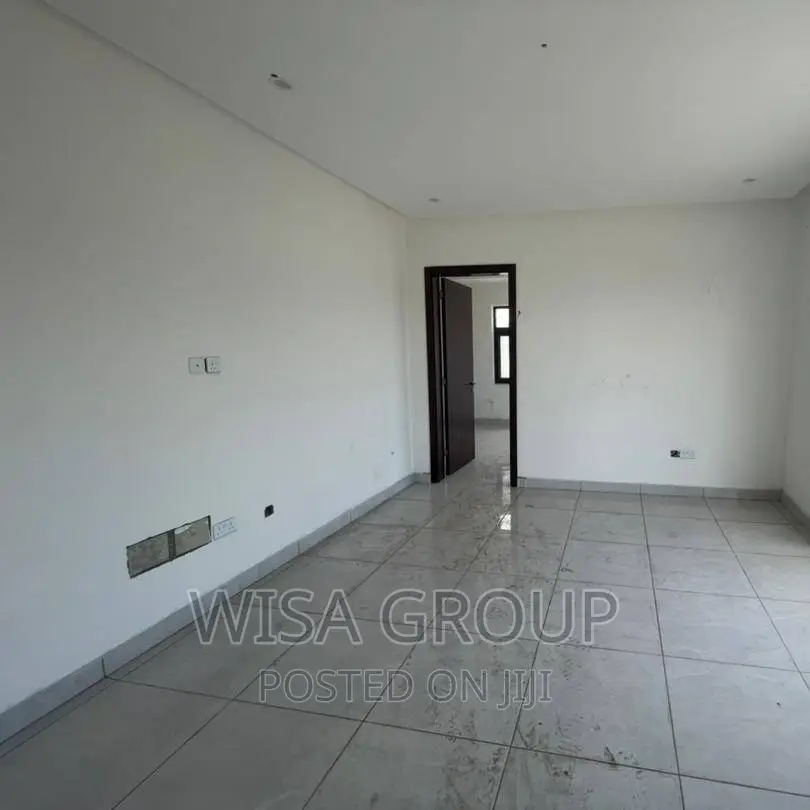 5bdrm Duplex in Wisa Groups, Accra Metropolitan for sale