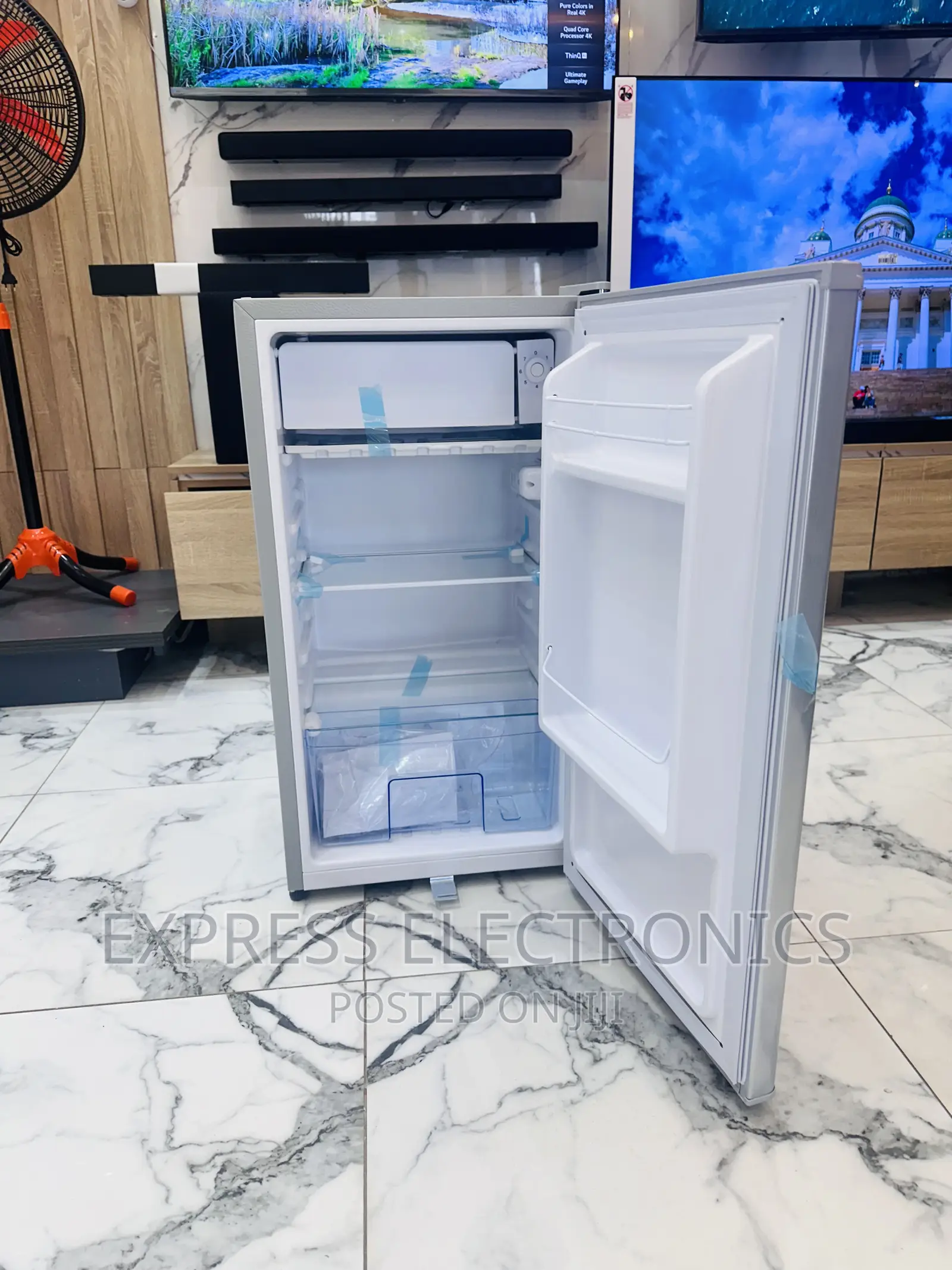 Lock and Key Table Top Fridge Zara 80l