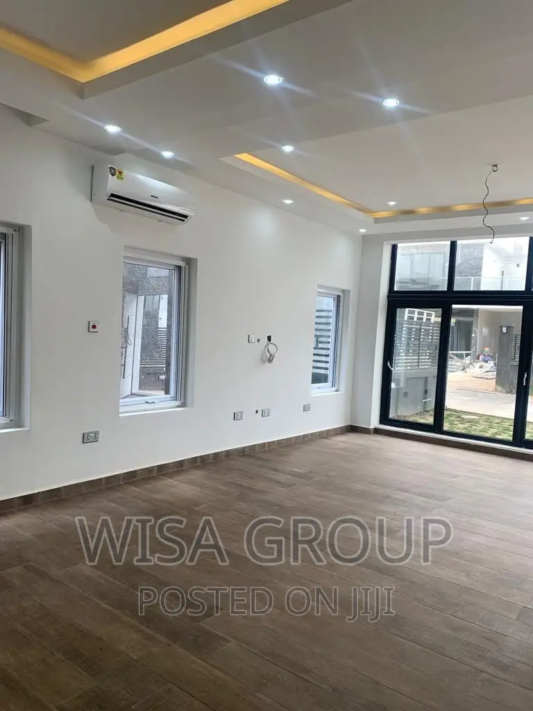 4bdrm Duplex in Accra Metropolitan for sale