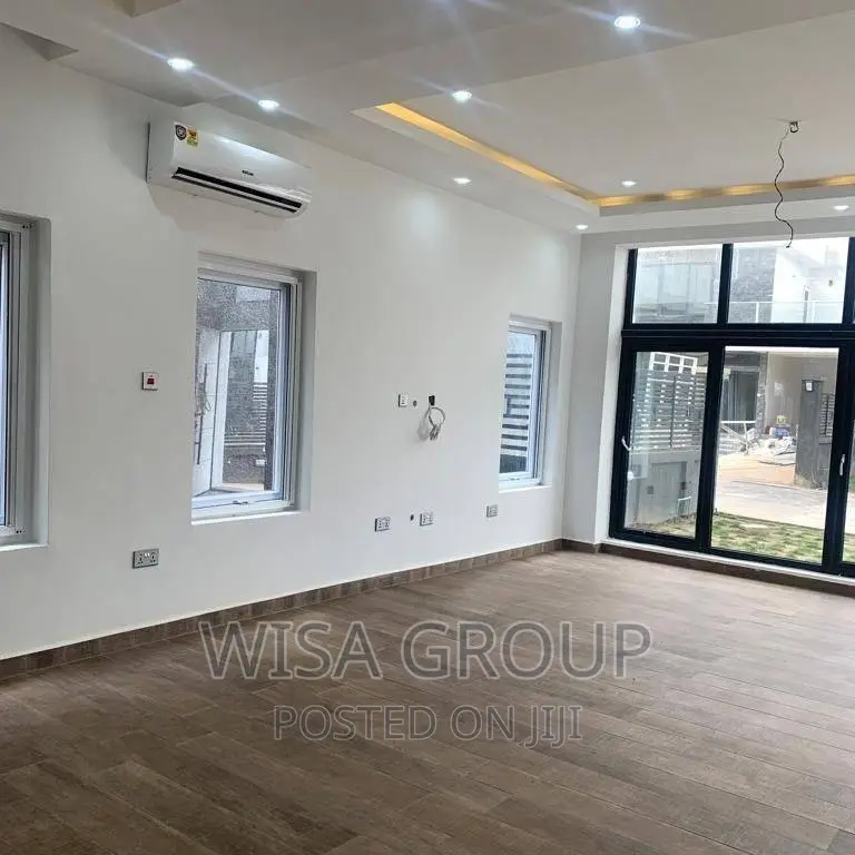 4bdrm Duplex in Accra Metropolitan for sale