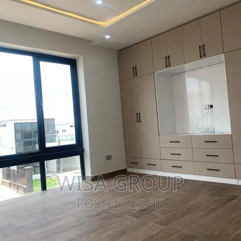 4bdrm Duplex in Accra Metropolitan for sale