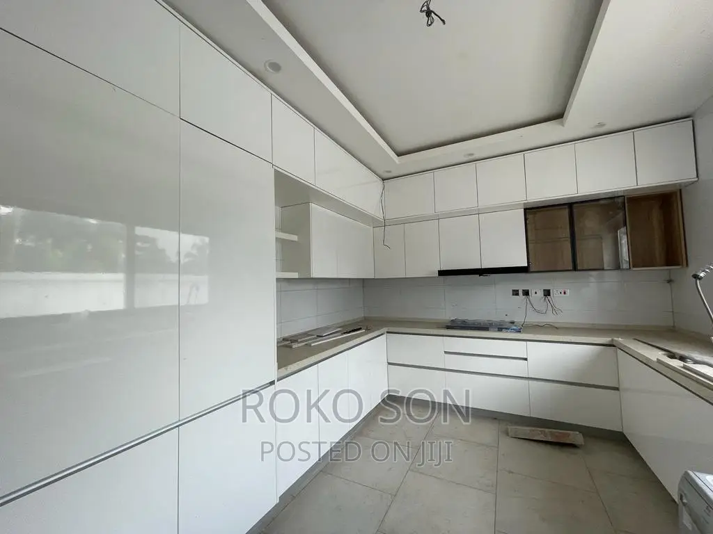 5bdrm Duplex in Dr Roko, Airport Residential Area for sale