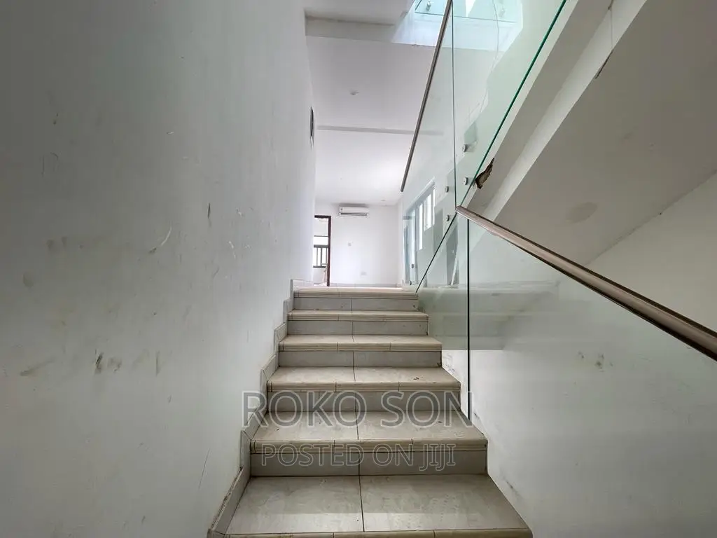 5bdrm Duplex in Dr Roko, Airport Residential Area for sale