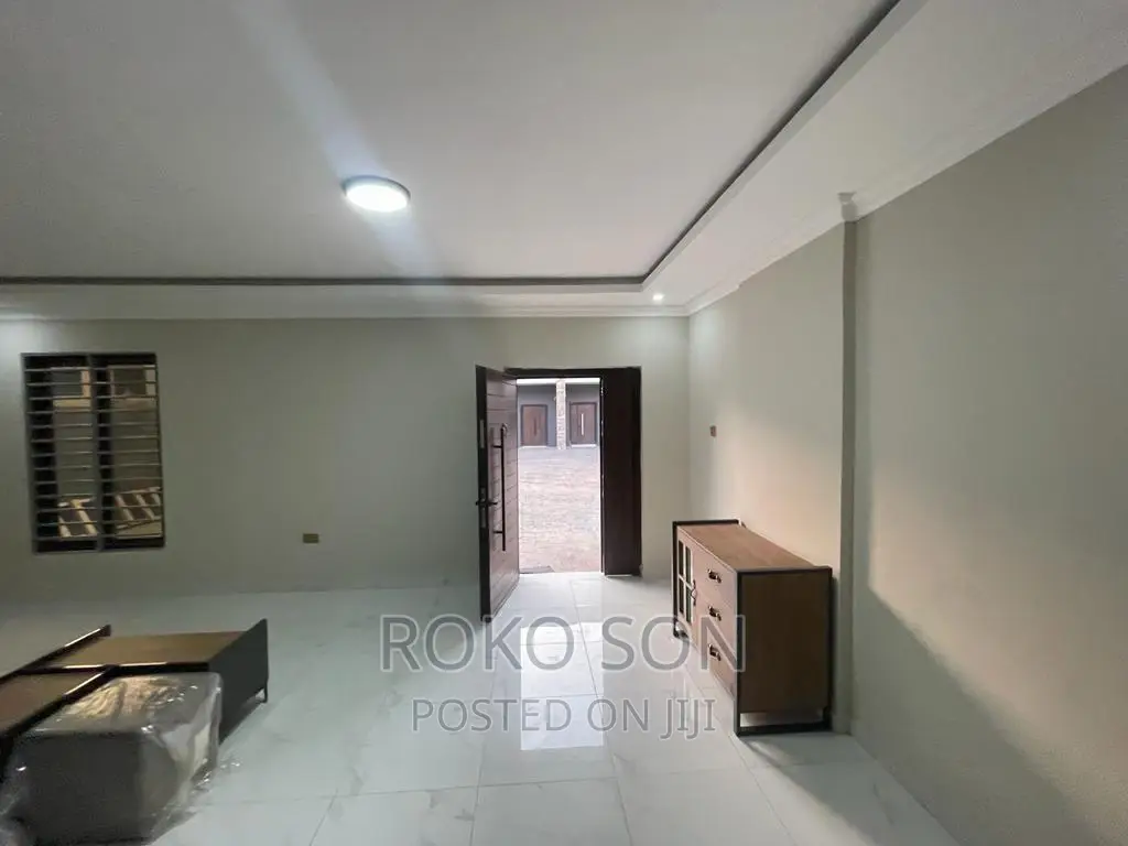 5bdrm Duplex in Dr Roko, Airport Residential Area for sale