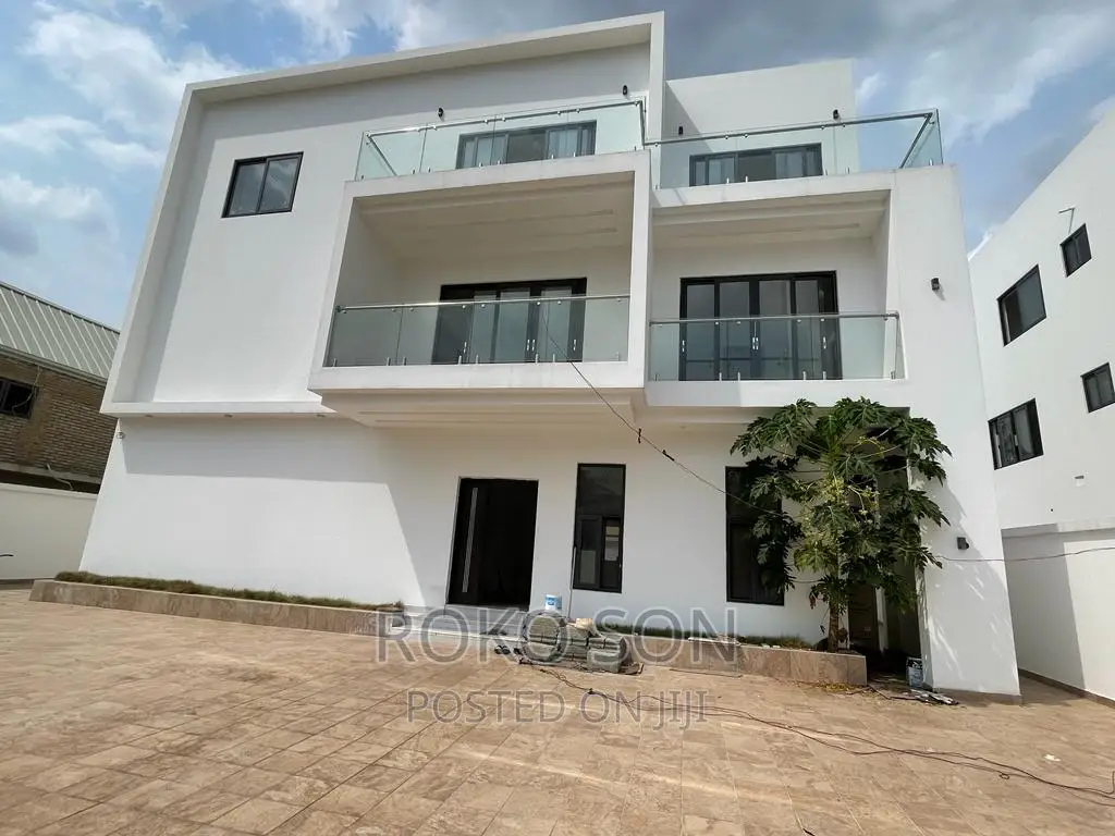 5bdrm Duplex in Dr Roko, Airport Residential Area for sale