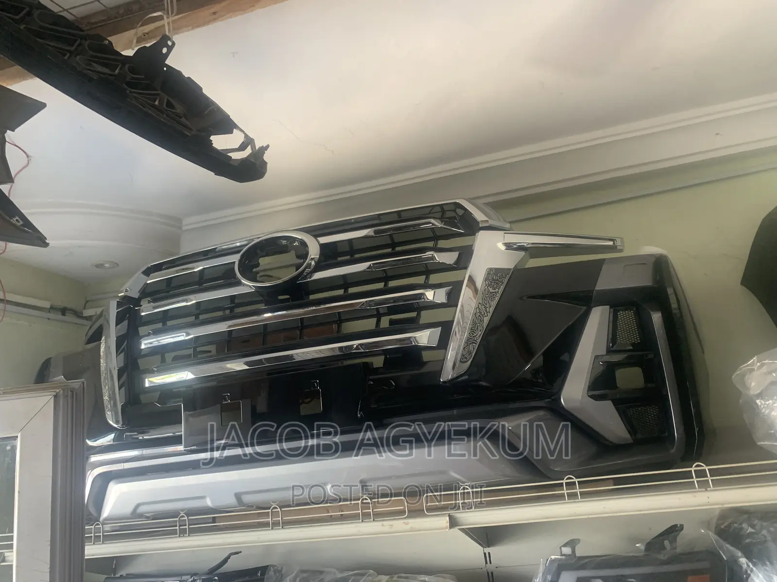Toyota Land Cruiser V8 Front Bumper 2022