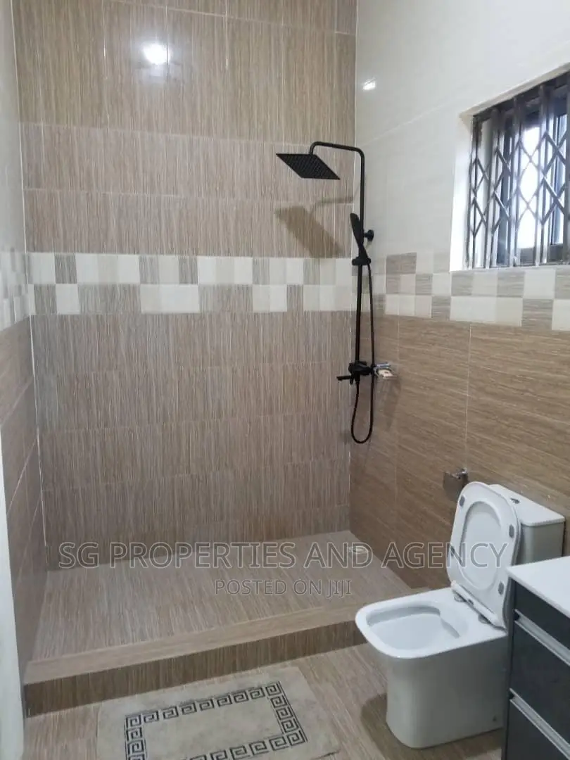 3bdrm House in Kfc, Spintex for rent