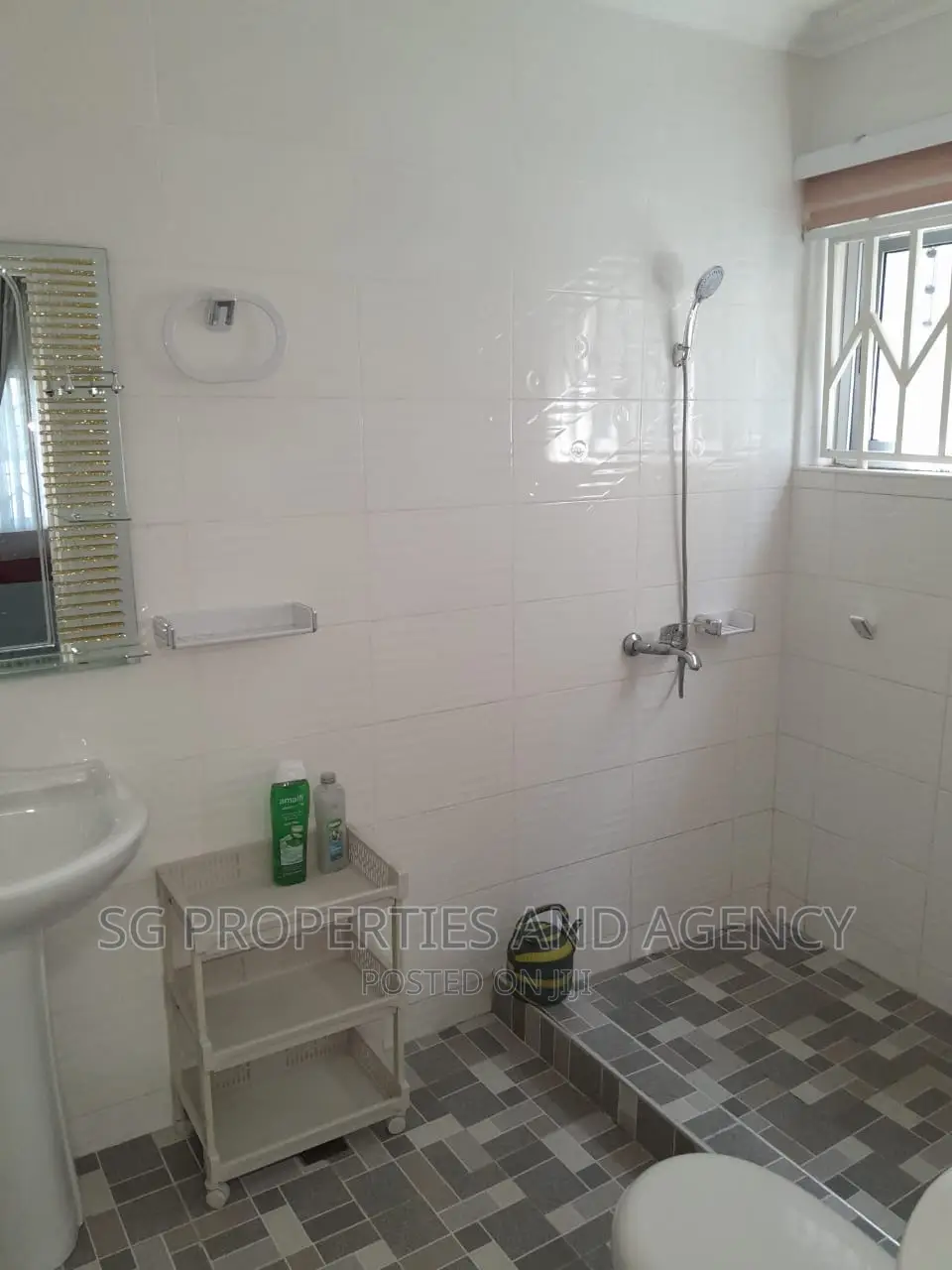 3bdrm House in Kfc, Spintex for rent