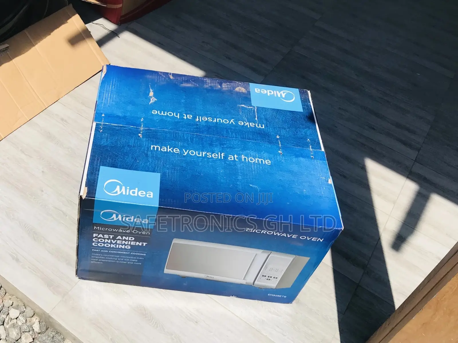 Midea Microwave 28 Liters EM928ETB Countertop Gray 