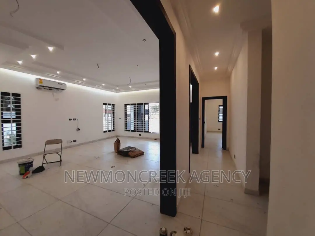 3bdrm Bungalow in Kwabenya Estate Road, Accra Metropolitan for sale