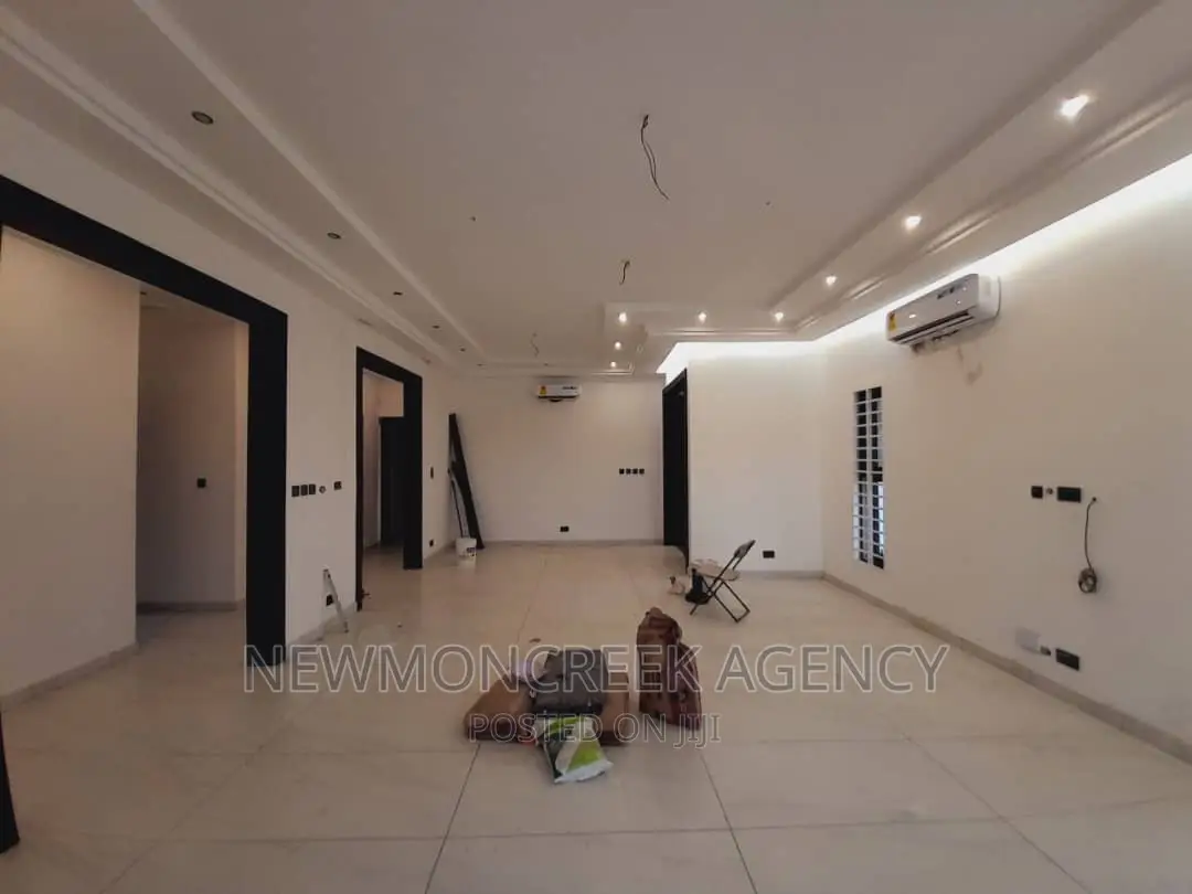 3bdrm Bungalow in Kwabenya Estate Road, Accra Metropolitan for sale